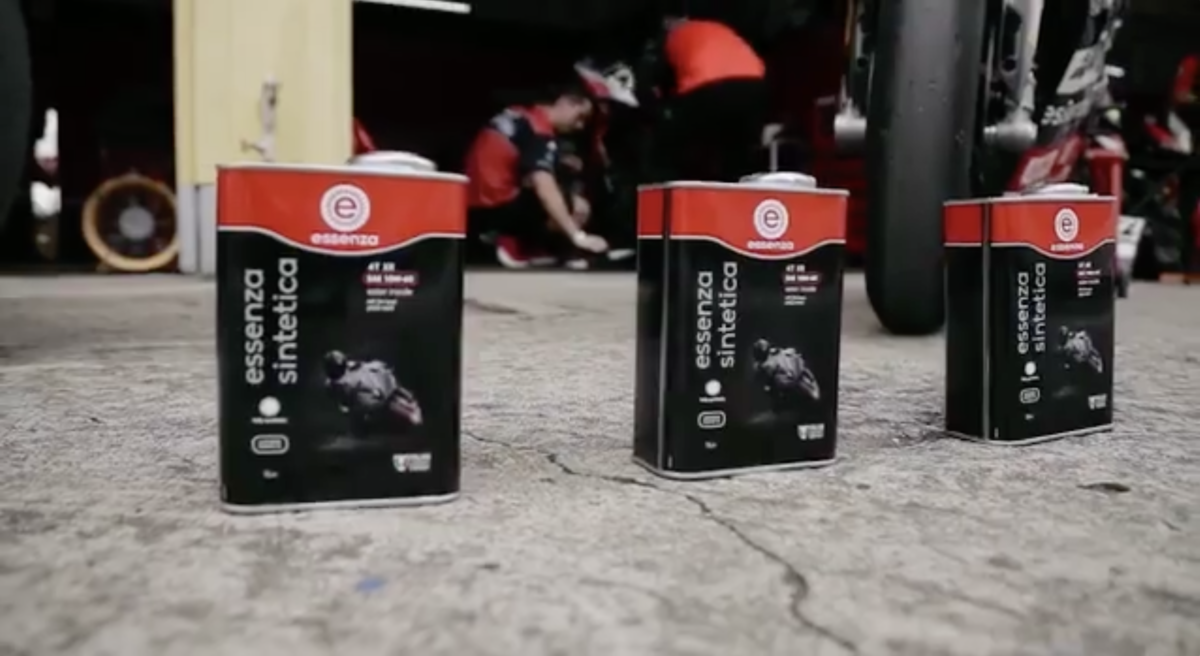 Find essenza lubricants on the race track